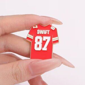 Swift 97 Travis Kelce Chiefs Jersey Pin Taylor Fiance Enamel Hat Lapel Pin